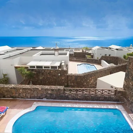 ヴィラ Calima By *